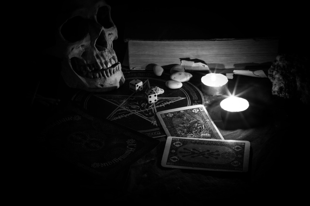 Qu'est ce que la magie noire, comment peut-elle agir
